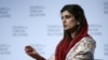 Bộ trưởng Ngoại giao Pakistan Hina Rabbani Khar nói chuyện tại Hội đồng Quan hệ Đối ngoại tại New York, 16/1/2013. 