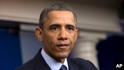 2013年3月1日星期五，奥巴马总统在白宫举行的记者会中谈论削减开支的问题。