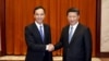 国民党主席朱立伦（左）与习近平，2015年5月4日在北京。