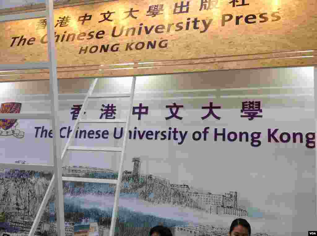 一年一度的香港书展7月20起在湾仔会展中心连续展出七天。据贸发局统计,共有640个书商参展,创下历年新高,而主办方也期待参观人次可以再次突破百万。