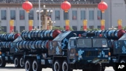 2009年10月1日红旗-9导弹在中共国庆60周年阅兵式上亮相（资料图）