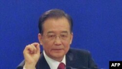 温家宝在中国人大年会结束的记者会上讲话
