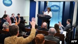 Речниця Білого Дому, Карін Жан-П’єр відповідає на запитання журналістів під час брифінгу Брейді Білого дому у Вашингтоні, 29 квітня 2024 року.
