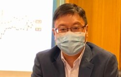 香港浸会大学政治及国际关系学系副教授陈家洛表示，新选制的设计几乎排除所有民主派参选， 甚至是清算 (美国之音/汤惠芸)