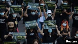 台湾民间团体2020年10月25日在台北市举行撑港游行，声援遭中共扣押的12名港人。