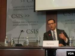 美国外交关系委员会中国研究资深研究员拉特纳(美国之音莉雅拍摄）
