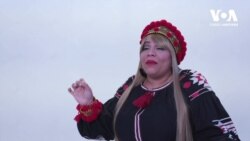 Американка співає українську пісню «Два кольори». Відео