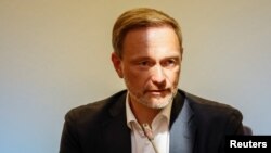 Министр финансов Германии Кристиан Линднер выступает на пресс-конференции в Киеве. 14 августа 2023 г.