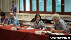 当地时间2017年10月28日，台湾总统蔡英文在夏威夷和美国学者进行座谈。（台湾总统府提供）