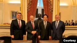 美国参议院外交事务委员会领导层2020年2月4日在国会山与台湾候任副总统赖清德（左三）会面，左起亚太小组主席加德纳、外委会主席里施、资深民主党议员梅嫩德斯(参议院外委会照片)

