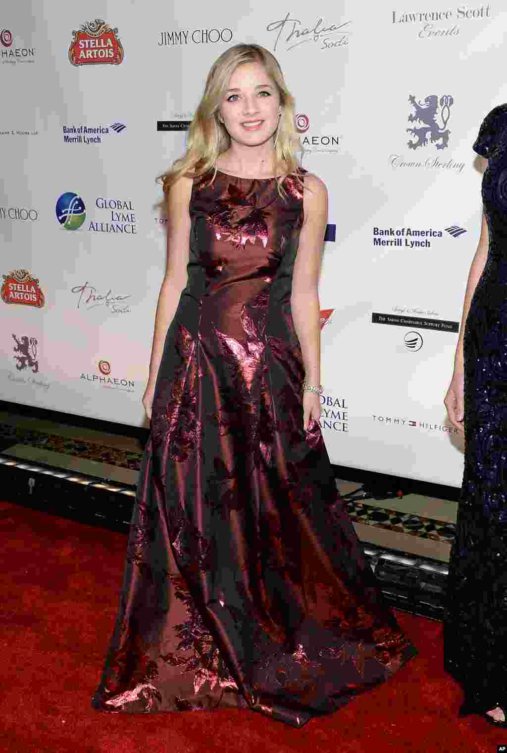 歌手杰基·伊万科(Jackie Evancho)在纽约参加慈善团体全球莱姆联盟主办的晚会(2015年10月8日)