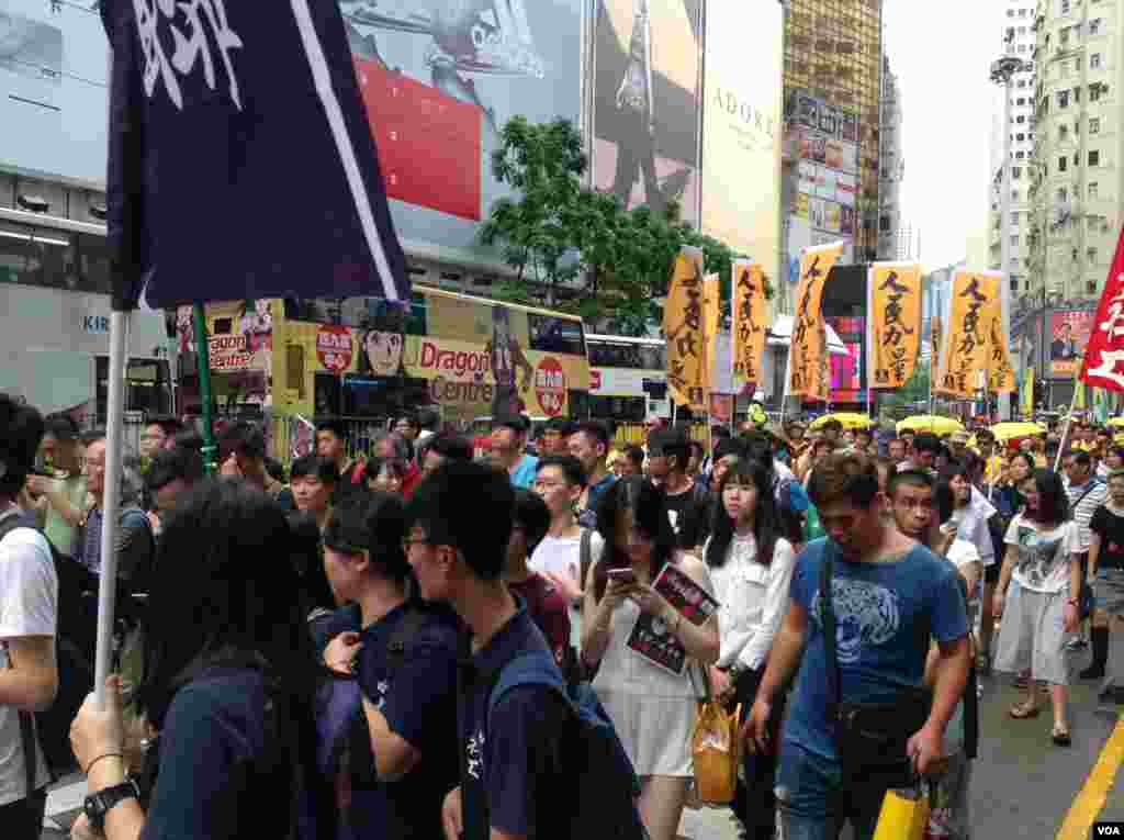 香港泛民多个政党和团体周六声援铜锣湾书店店长林荣基(美国之音海彦拍摄)