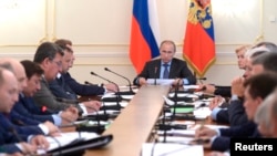 Путін очолює засідання уряду Росії у державній резиденції Ново-Огарьово. 30-те липня.