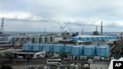资料照 - 2023 年 2 月 22 日在日本东北部的福岛第一核电站，大约 1,000 个装有经过处理但仍具有放射性废水的巨型水箱中的一些。