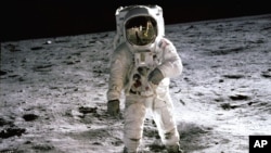 1969年7月，美国宇航员登上了月球表面。这张照片是先他一步踏上月球的尼尔·阿姆斯特朗拍下的照片。
