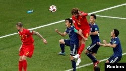 Quả đánh đầu của Marouane Fellaini giúp Bỉ gỡ hòa 2-2 trước đội Nhật.