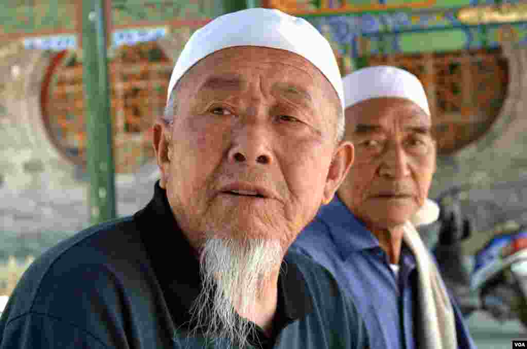 74岁的村民纳老先生记得文革期间纳家户清真寺几乎被拆毁,但是由于村中老人的抵制而免遭厄运,该清真寺当时曾被用作铜厂。