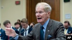 资料照片：美国国家航空航天局局长比尔·尼尔森就该局2024财年预算在众议院科学、空间与技术委员会作证。(2023年4月27日)