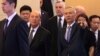 2018年6月3日，美国商务部长威尔伯·罗斯和中国国务院副总理刘鹤抵达北京钓鱼台国宾馆，出席会议。