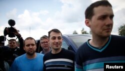 Звільнені дорогою до Донецька.