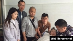 数位湖南网友探望被通缉学生领袖之一熊焱的母亲 (博讯图片) 
