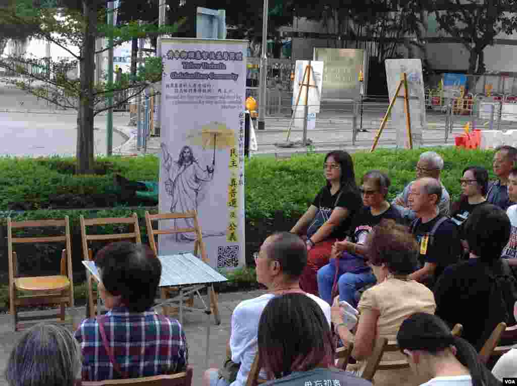 港人重返政总纪念雨伞运动一周年（美国之音海彦拍摄）