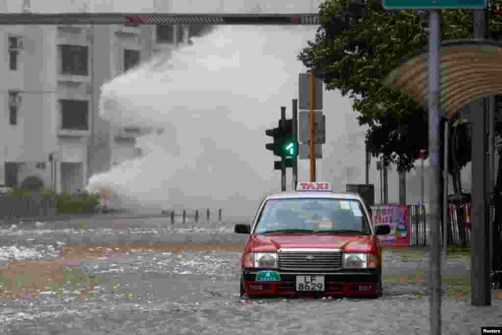 台风在香港发难,惊涛拍楼,大水漫地(2017年8月23日)