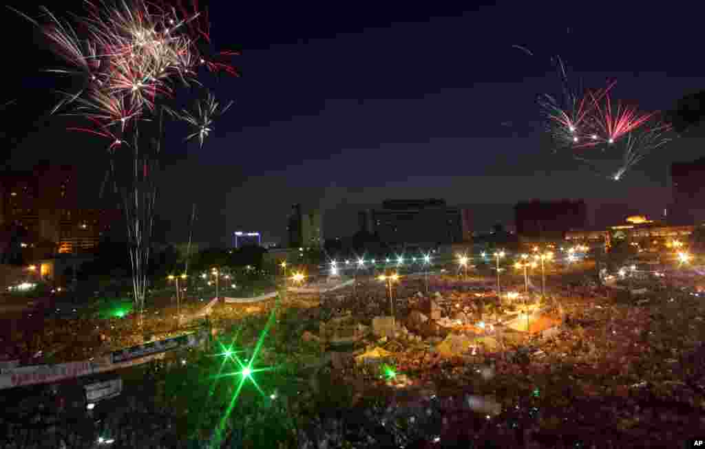 Phe chống Tổng thống bị lật đổ Mohamed Morsi biểu tình tại Quảng trường Tahrir ở Cairo, Ai Cập 7 tháng 7, 2013.