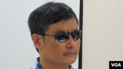 中国盲人维权人士 陈光诚 （美国之音张永泰拍摄）