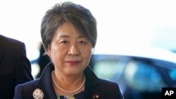 资料照：2023年9月13日，新任日本外务大臣上川阳子抵达东京首相办公室。（美联社）