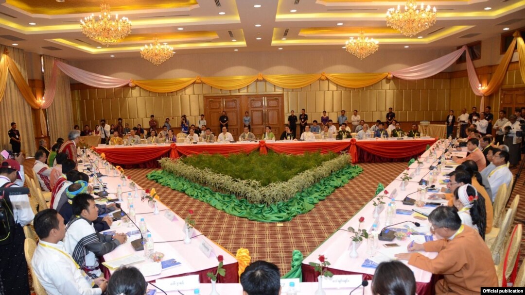 နေပြည်တော်မှာ ကျင်းပတဲ့ နိုင်ငံတော်အတိုင်ပင်ခံပုဂ္ဂိုလ် ဦးဆောင်တဲ့ ငြိမ်းချမ်းရေး ဆွေးနွေးပွဲ။ (မေ ၂၇၊ ၂၀၁၆)