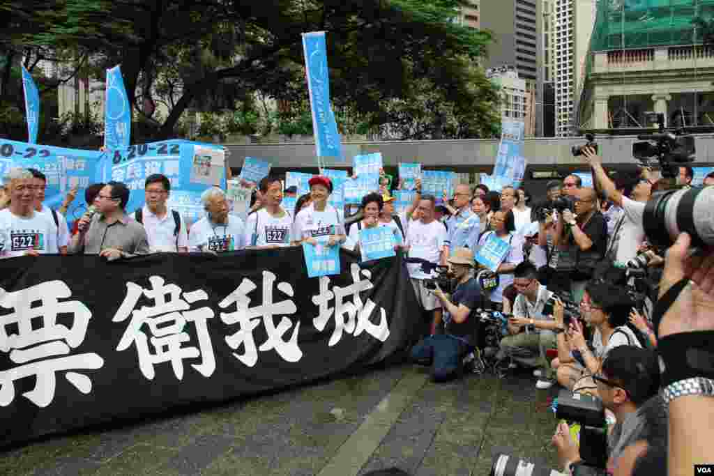 香港和平占中举行全民投票启动仪式(美国之音海彦拍摄)