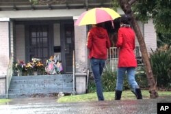 学生悼念死者