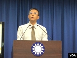 台湾中国国民党文传会副主委胡文琦2017年6月5日记者会 （美国之音记者申华 拍摄）