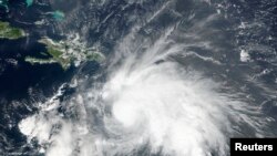 美国宇航局和海洋及大气管理局关于飓风“马修”的卫星图像