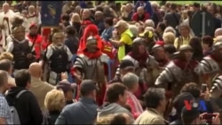 По вулицях Рима пройшли гладіатори. Відео