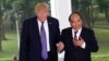 Một du khách chụp hình ảnh Tổng thống Trump, Tổng thống Moon và lãnh tụ Kim tại một cuộc triển lãm ở Seoul.