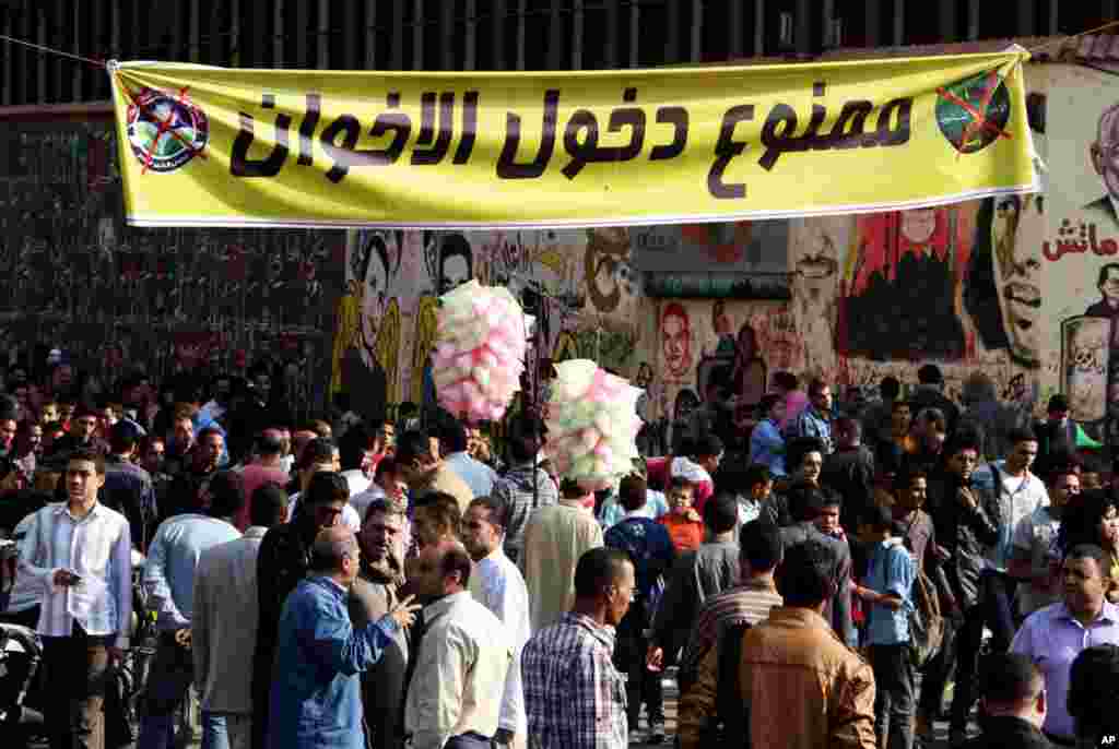 Người biểu tình Ai Cập tụ tập tại Quảng trường Tahrir, ngày 25 tháng 11, 2012.