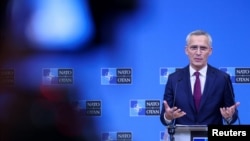 Росія накопичила ракети, щоб завдавати ударів по Україні взимку, каже генеральний секретар НАТО Єнс Столтенберг.