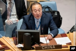 资料照片：中国常驻联合国代表张军大使在联合国安理会的一次会议上讲话。(2021年9月23日)