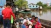 Algunos pobladores deben viajar horas en lancha para llegar a la ciudad de Bluefields, Nicaragua, para obtener una vacuna contra el COVID-19. [Foto: VOA/Houston Castillo]