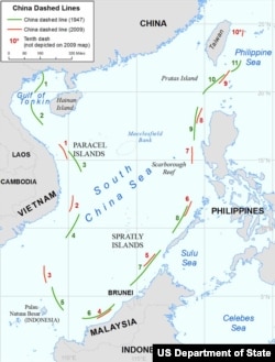 报告所附地图显示中国在南中国海海洋权利主张的差异: 绿色断线出自中国1947年地图； 红色断线出自中国2009年地图