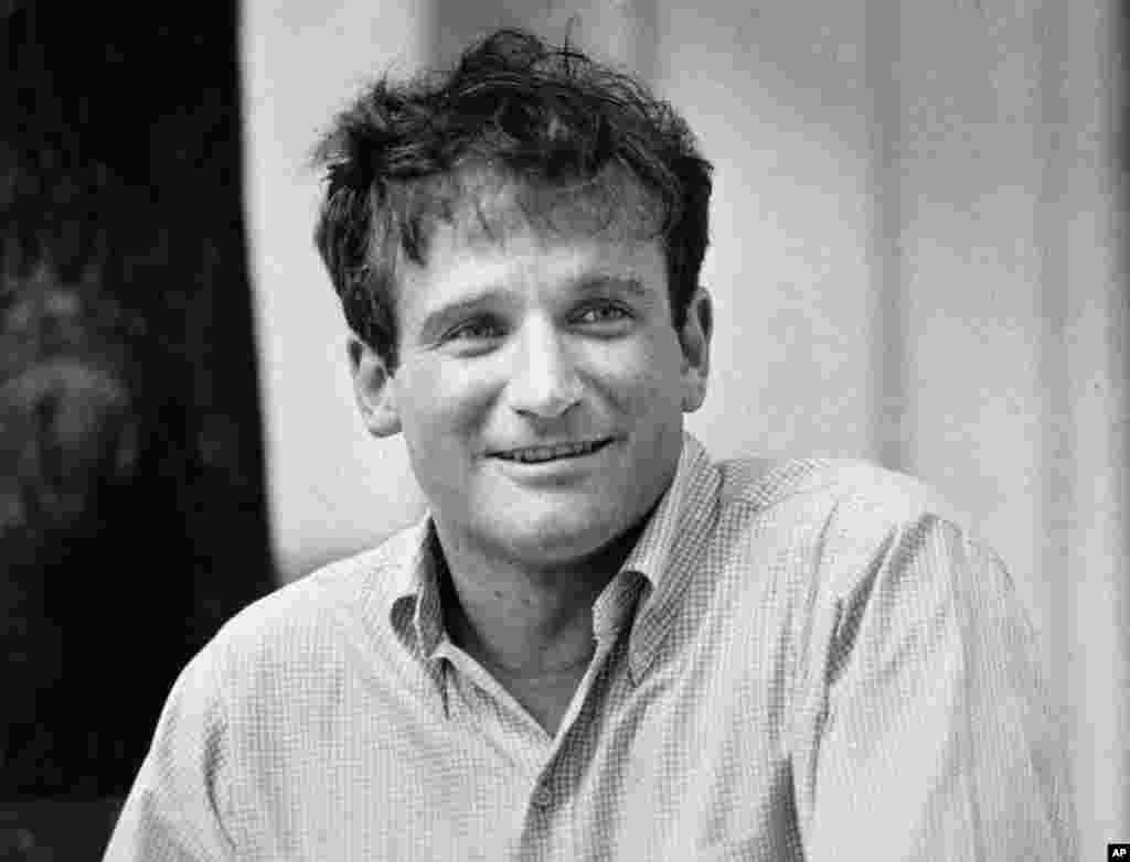 Diễn viên hài Robin Williams, vai chính trong phim "The World According to Garp," ngày 21/7/1982, tại Los Angeles. (AP Photo)