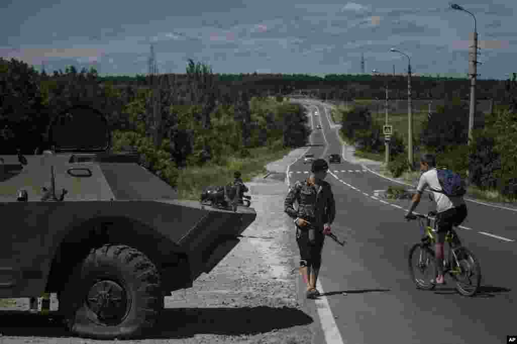 Бойовики поблизу Донецька.