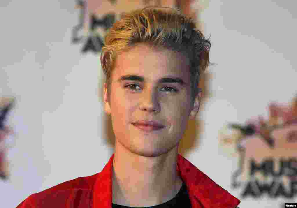 加拿大歌星 Justin Bieber 在法国戛纳(2015年)。他参加了在曼彻斯特举行的慈善音乐会。