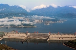2017年5月4日中国湖北省宜昌市长江三峡大坝总体图景。