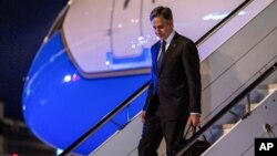 美国国务卿安东尼∙布林肯星期一乘机抵达罗马