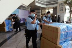 2020年8月10日香港警方搜查壹传媒大楼。（苹果日报图片）
