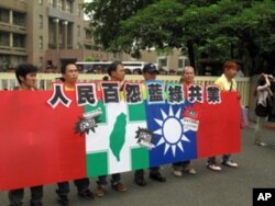 不满两党
