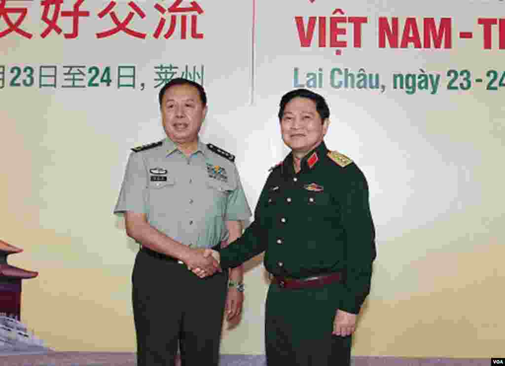 2017年9月23日,中国上将范长龙和和越南国防部长吴春历大将在越南边境城市赖州举行的迎仪式上。 2018年2月2日, 中国国家中央军委副主席范长龙参加了中共中央军委慰问活动,电视上有形象,报道里有名字, 排名顺序仅次于中共中央军委副主席许其亮、张又侠,但中国国防部网站有关报道的照片没有明确显示范长龙。